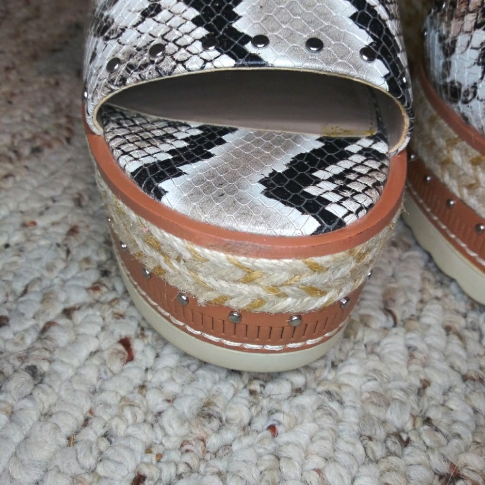 Vince Camuto Marsa Black, Silver & Taupe, Faux Snakeskin Platform Sandals - Picture 11 of 13